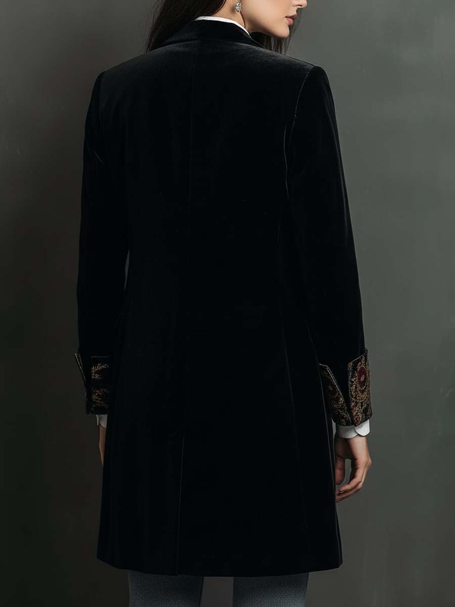 Lilian – Lång sammetsblazer med barockbroderade detaljer