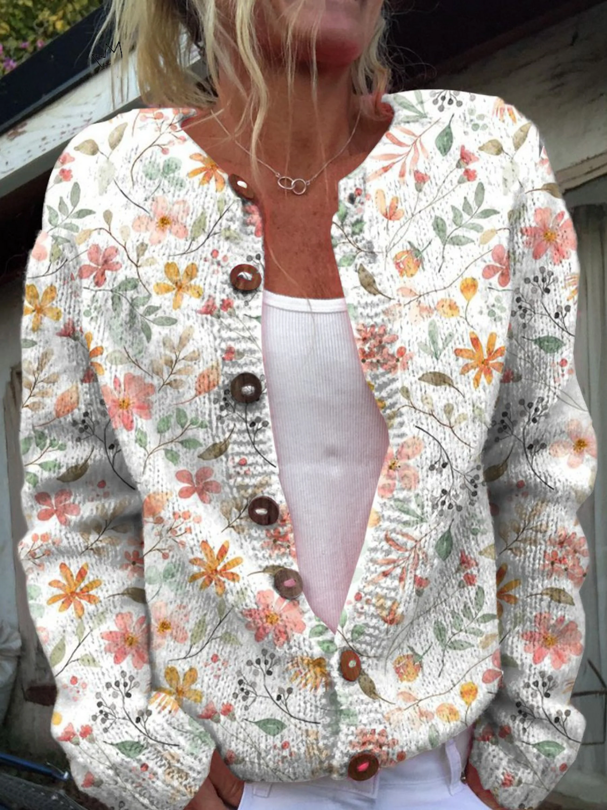 Tilda – Stickad kofta med blommönster