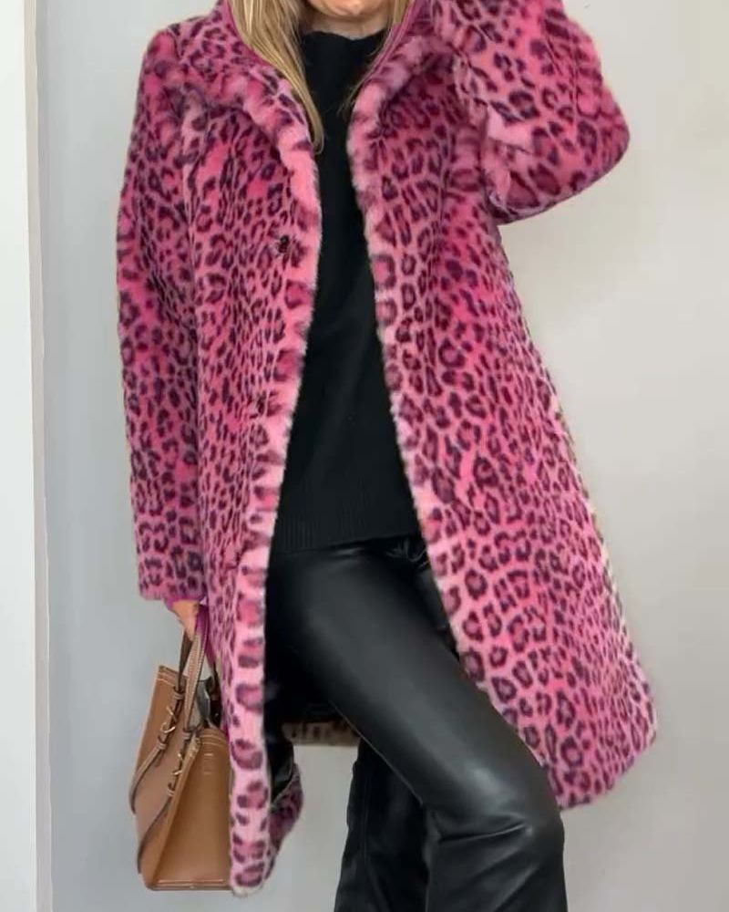 Svea – Mjuk kappa med leopardmönster