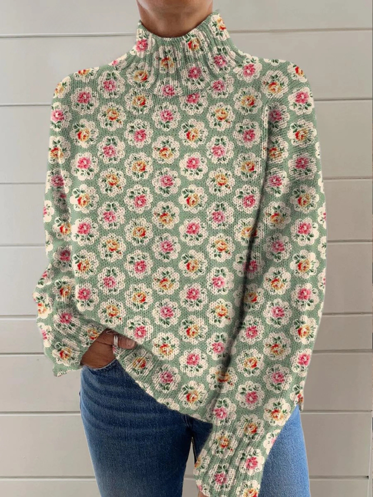 Tyra – Stickad tröja med blommönster