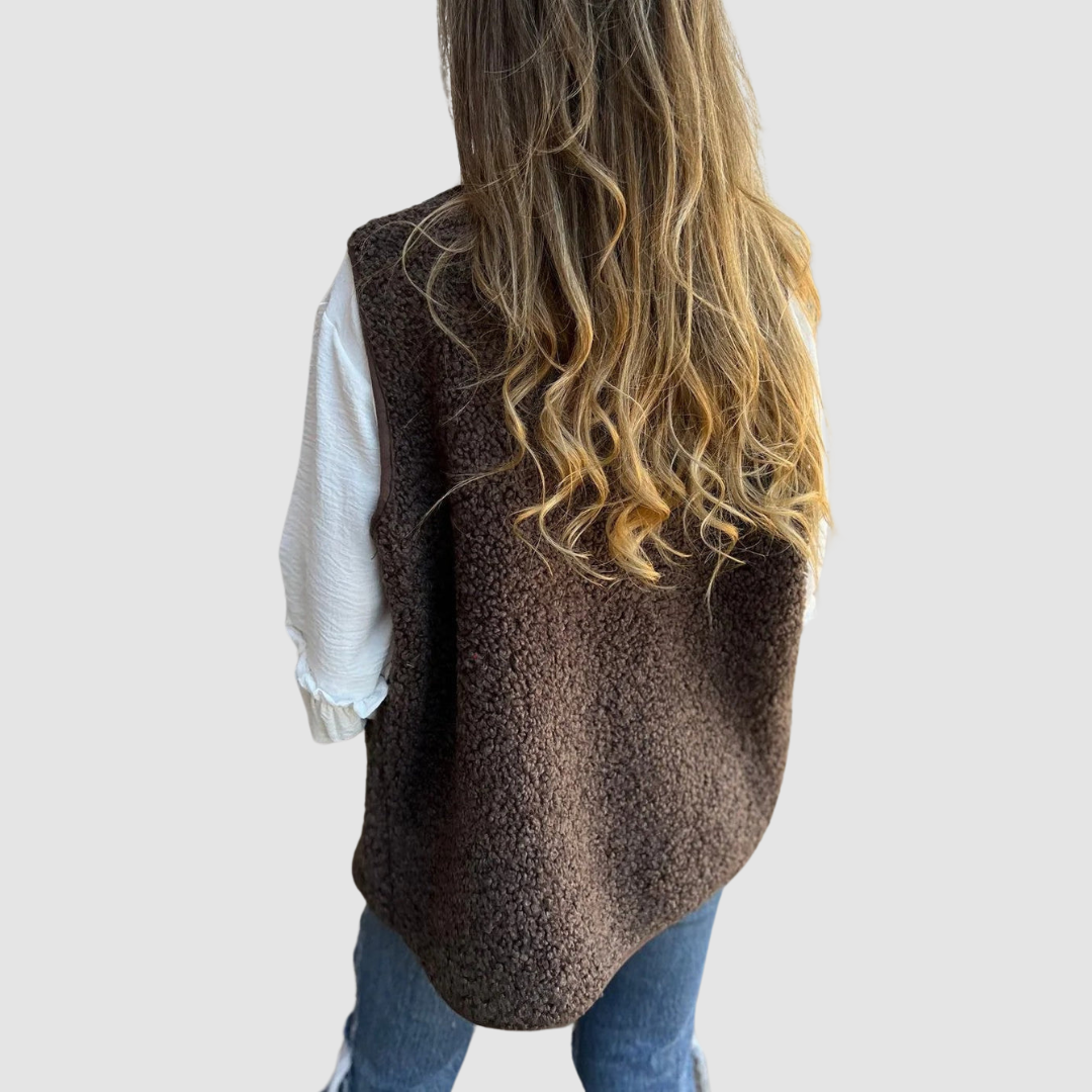 Katarina – Mjuk teddy-väst med knappar