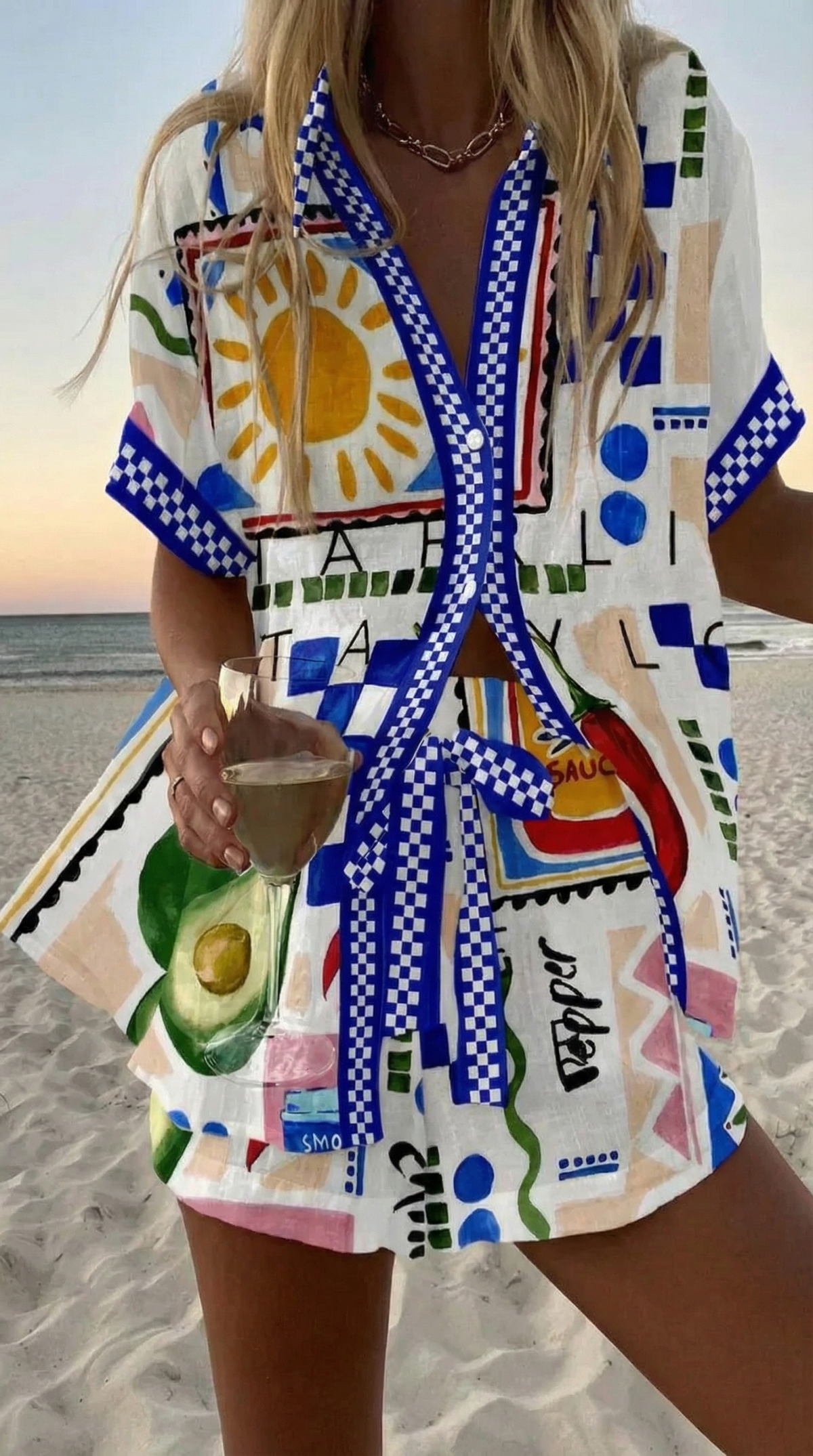 Carina – Grafiskt strandset med shorts