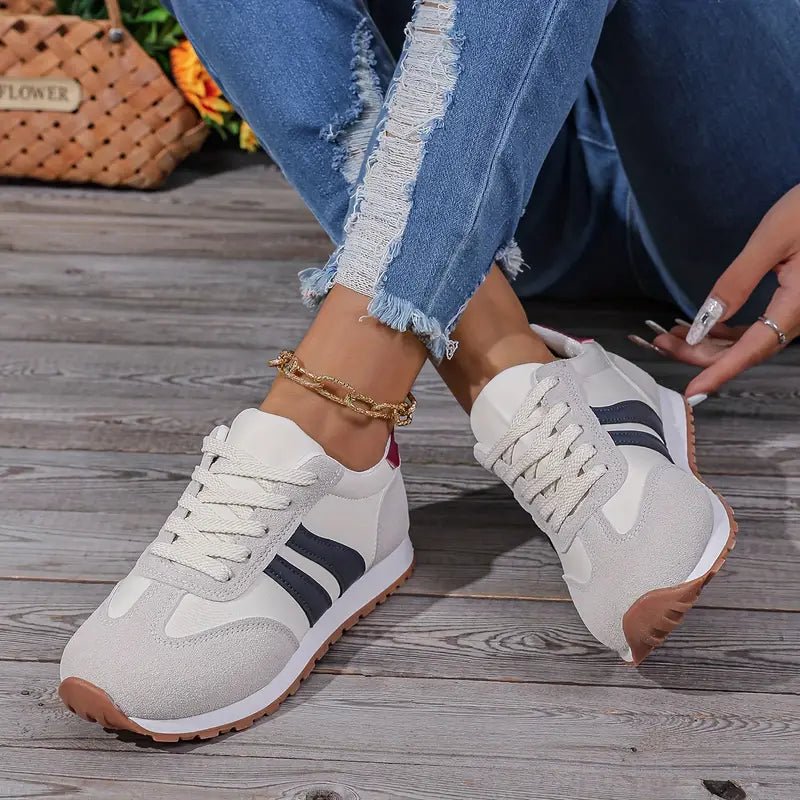 Gunilla – Retrostilad sneaker med snörning
