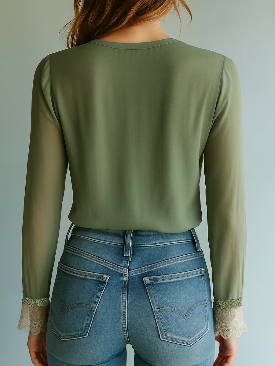 Teresia – Blommig spetsblus med boho-känsla