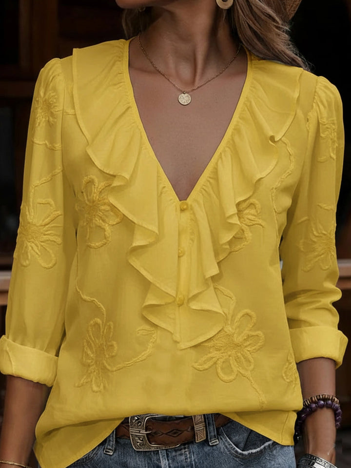 Gabriella – Broderad blus med volangdetaljer