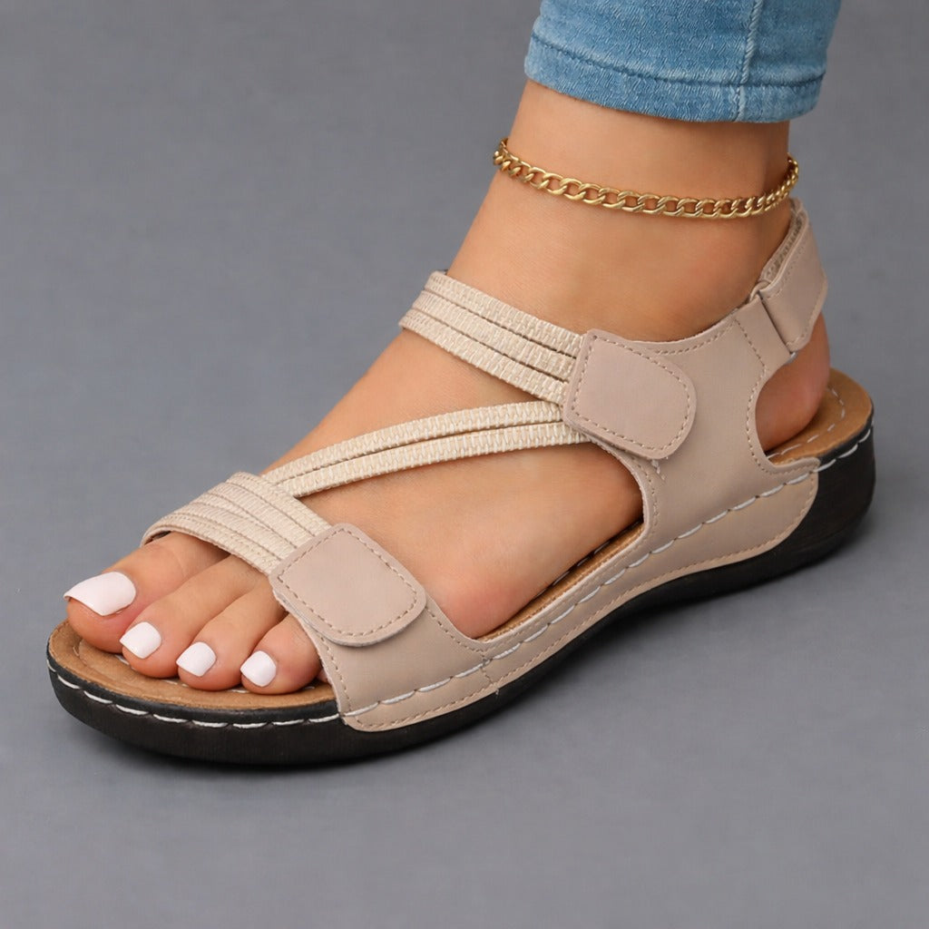 Elsa – Lätta sandaler med korsade remmar