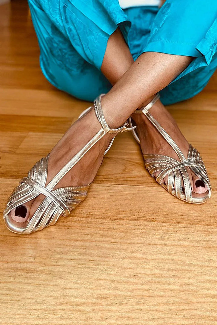 Therese – Platta peep toe-sandaler med T-rem