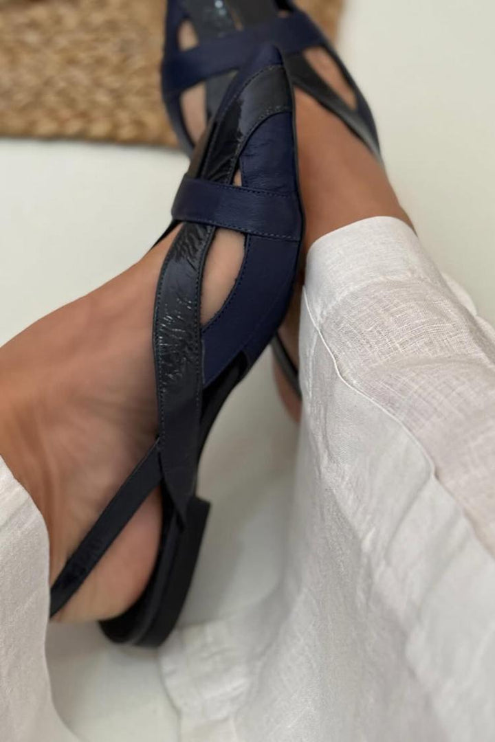 Charlotta – Spetsig slingback med cut-out detaljer