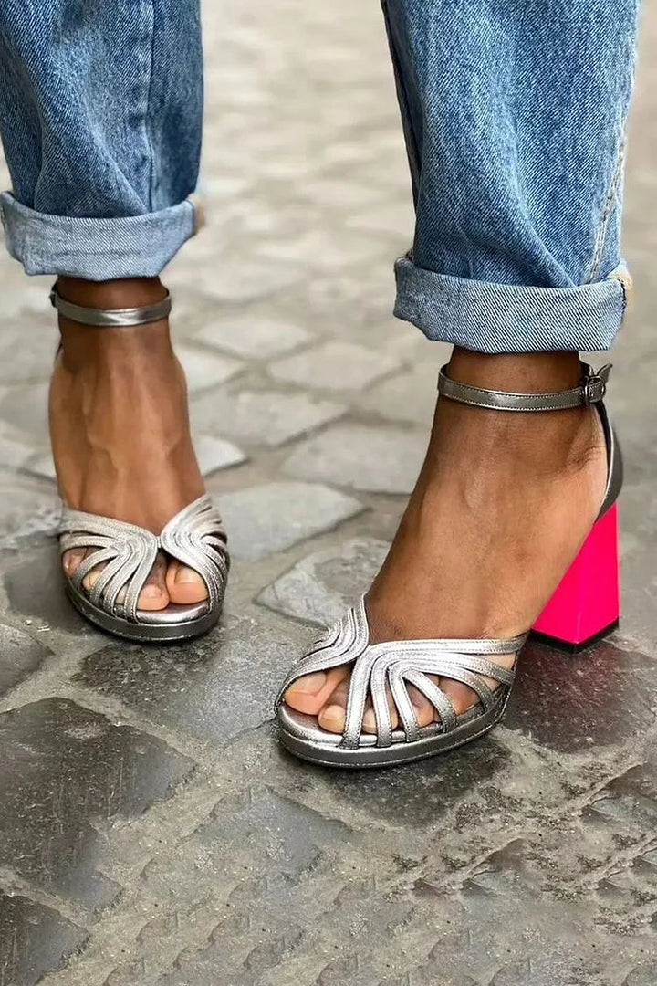 Inga – Klacksandal med peep toe och ankelbandet