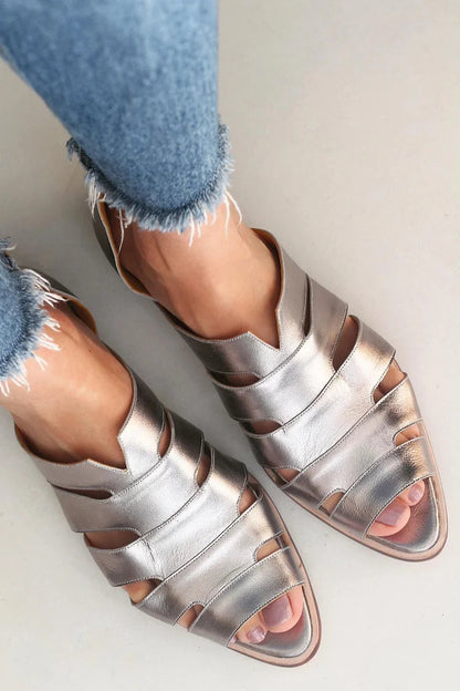 Elin – Slip-on sandal med cut-out detaljer