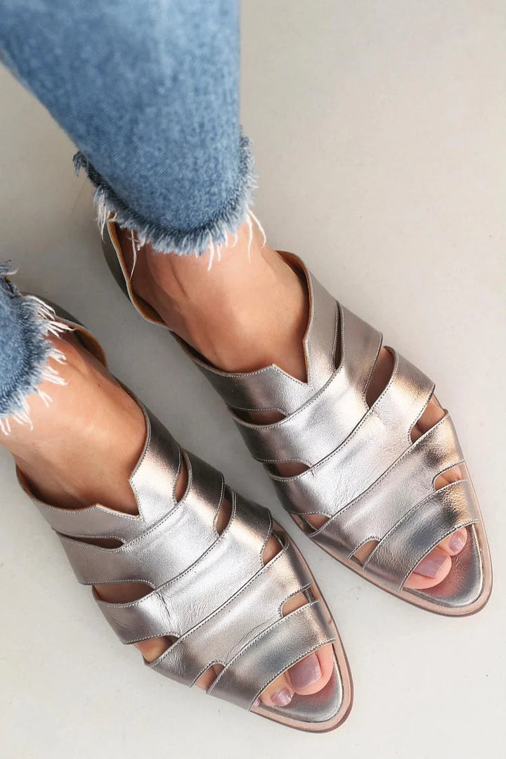 Elin – Slip-on sandal med cut-out detaljer