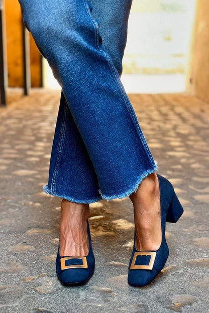 Monica – Pumps med fyrkantig tå och spänne