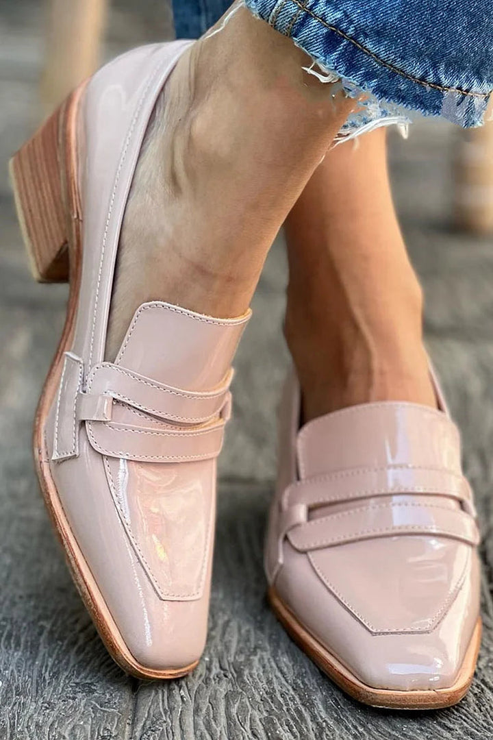 Margareta – Lackade loafers med klack och fyrkantig tå