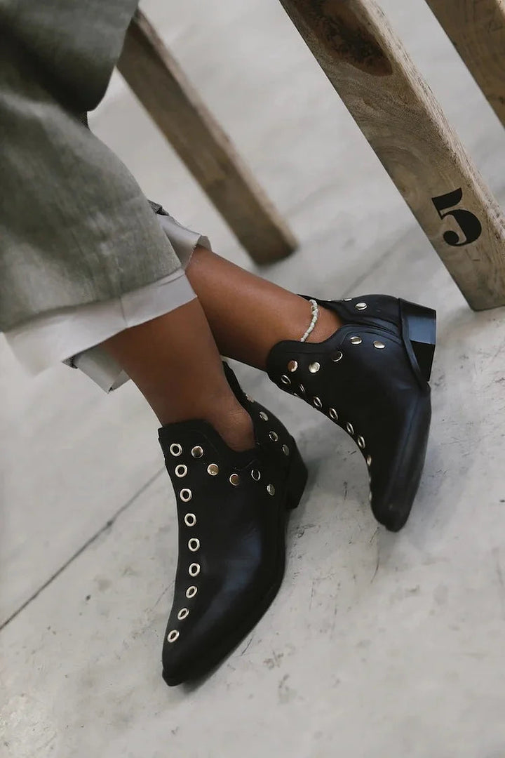 Jenny – Spetsiga nitade ankelboots