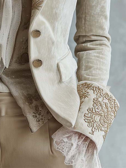 Karin – Broderad kavaj med spetsdetaljer