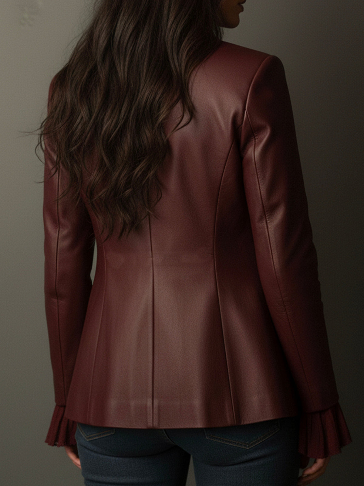 Paulina – Skinnliknande blazer med romantiska detaljer