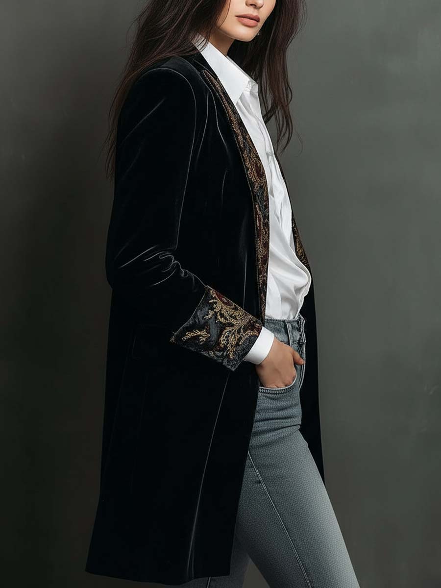 Lilian – Lång sammetsblazer med barockbroderade detaljer