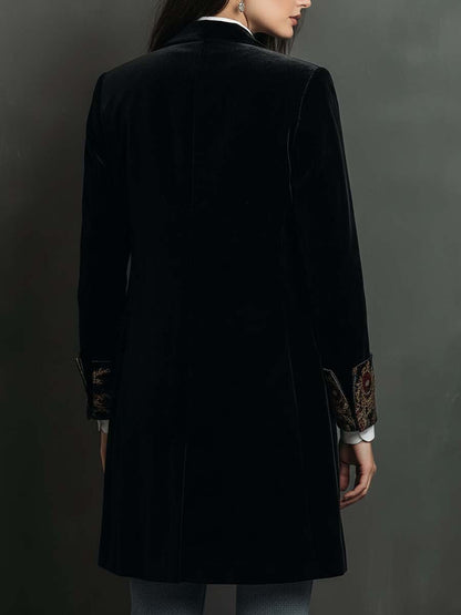 Lilian – Lång sammetsblazer med barockbroderade detaljer