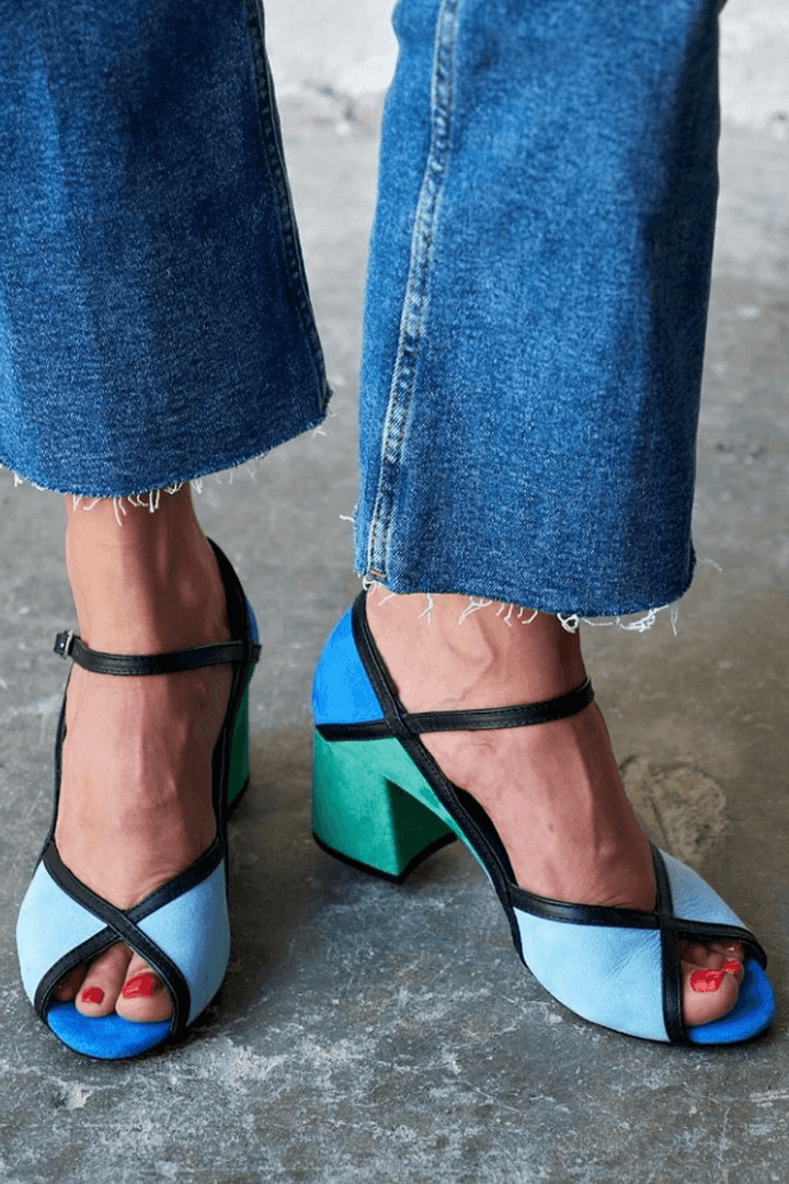 Edit – Blockklackad sandal med color block-design