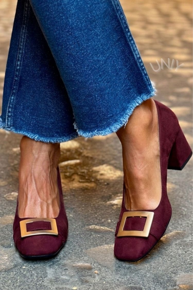 Monica – Pumps med fyrkantig tå och spänne