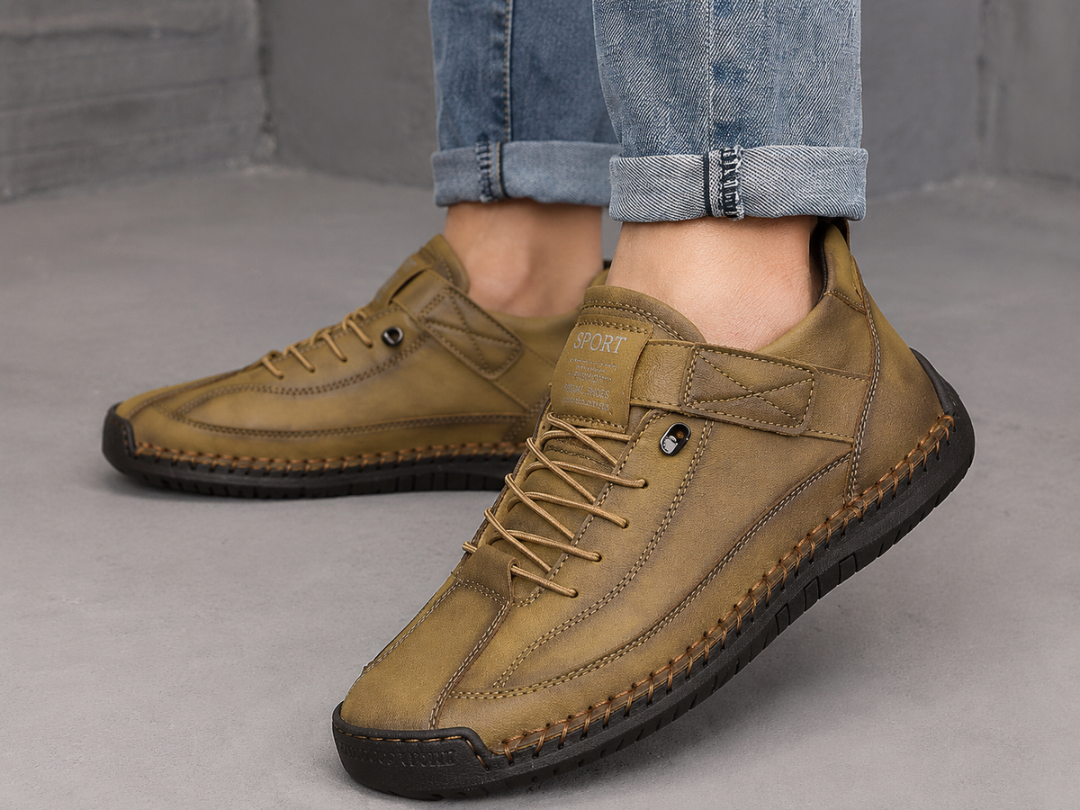 Sigbritt – Snörda sneakers med sportigt uttryck
