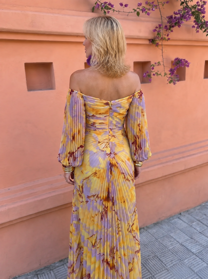 Emelie – Lång off-shoulder-klänning med djup urringning