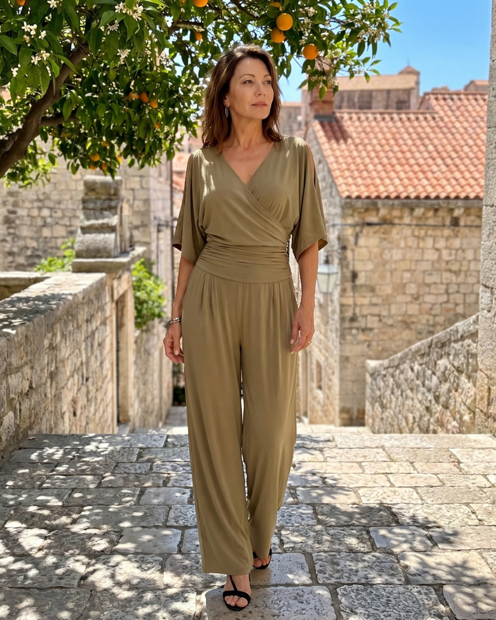 Tilda – Avslappnad overall med cold shoulder och omlottmidja