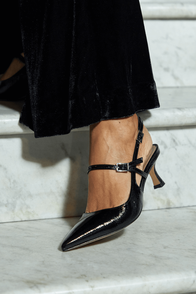 Lena – Spetsig slingback med kitten heel