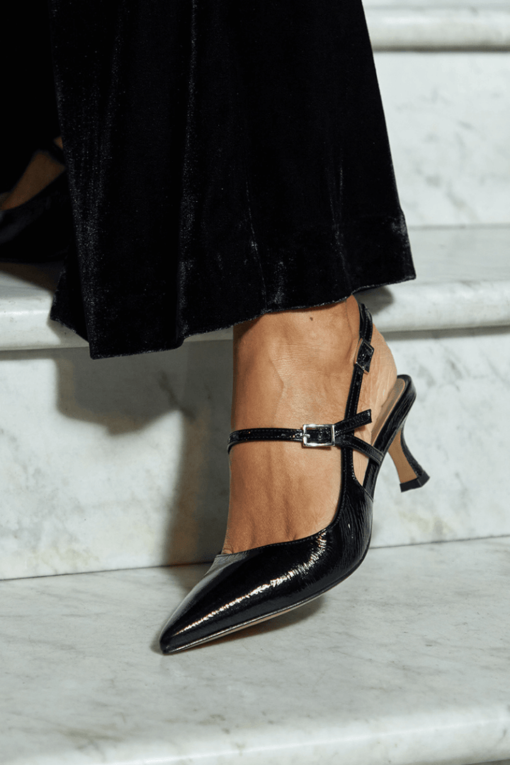 Lena – Spetsig slingback med kitten heel