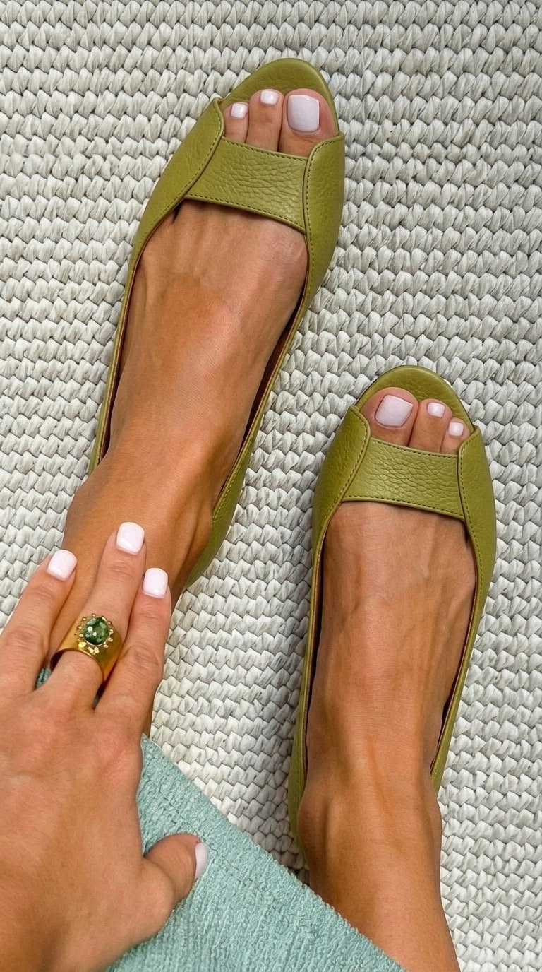 Laura – Öppna sandaler med metallicdetalj