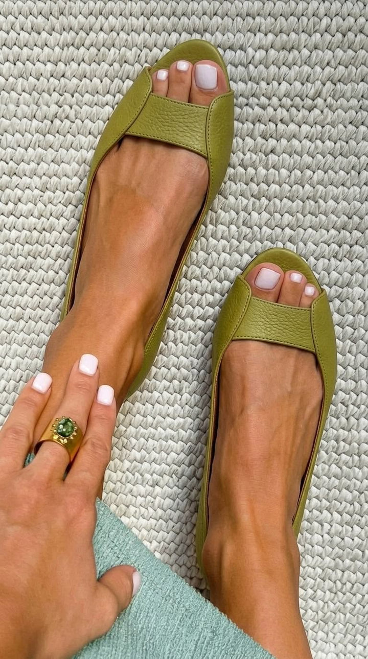 Filippa – Platt balerinsandal med öppen tå