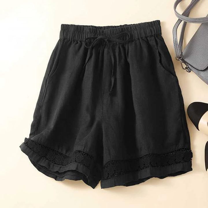 Hanna – Avslappnade shorts med spetsdetalj