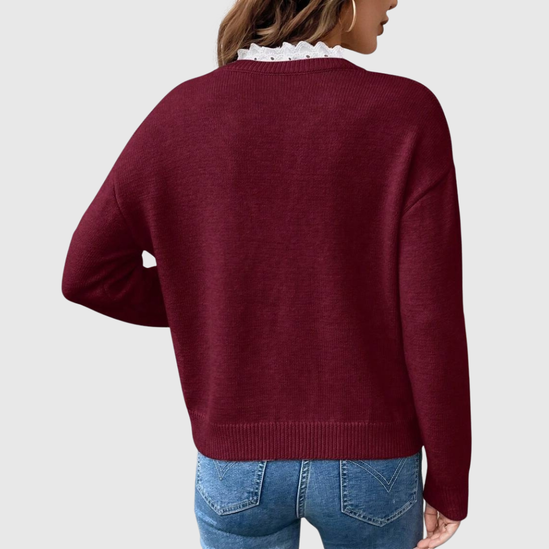 Justina – Stickad tröja med spetsdetalj