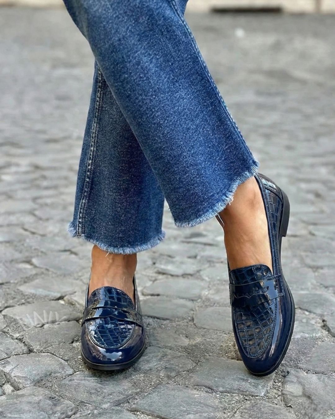 Katarina – Loafers i penny-modell med krokodilmönster