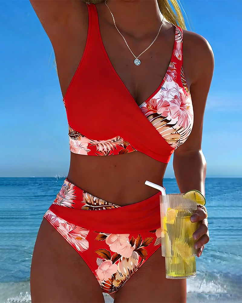 Gun – Blommig bikini med kontrastdetaljer