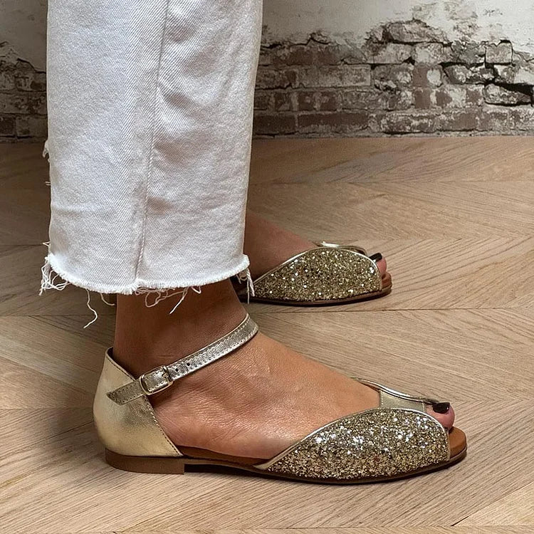 Bodil – Glittriga peep toe-sandaler med ankelrem