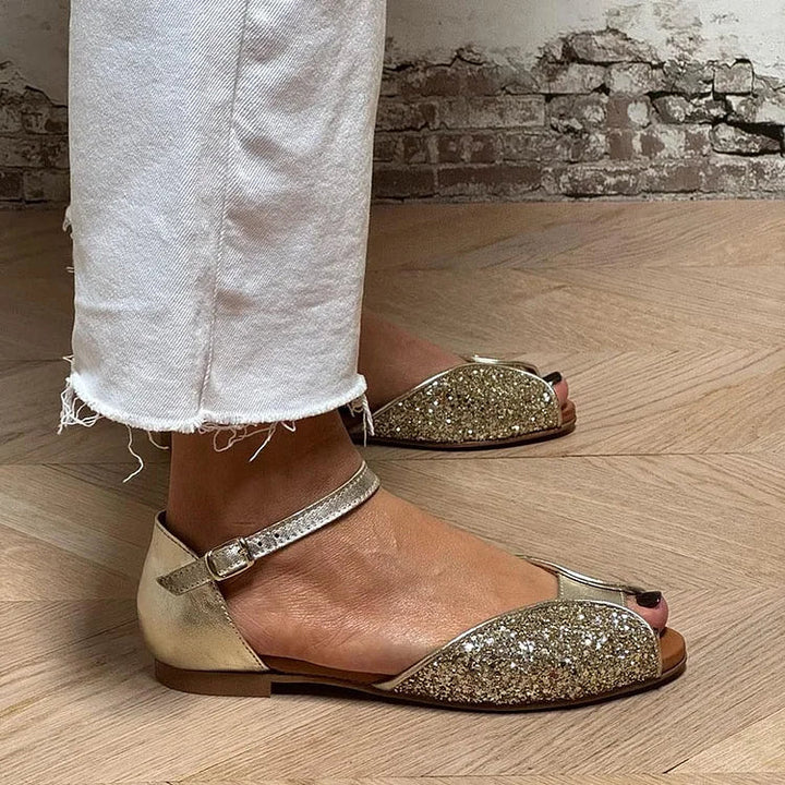 Bodil – Glittriga peep toe-sandaler med ankelrem