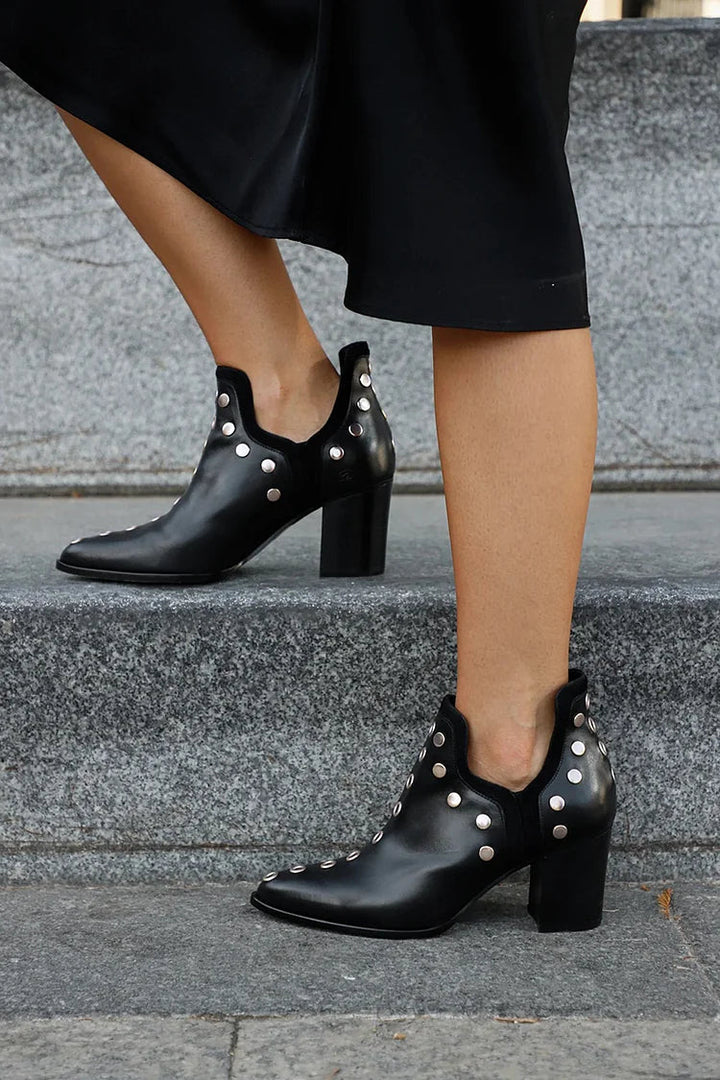 Matilda – Nitade ankelboots med bred klack