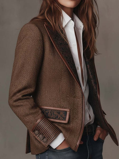 Monica – Kavaj med fiskbensmönster och broderade paneler