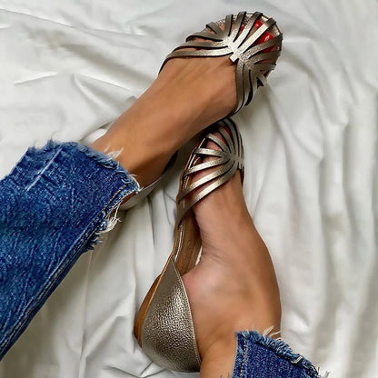 Birgitta – Platta sandaler med cut-out-rem