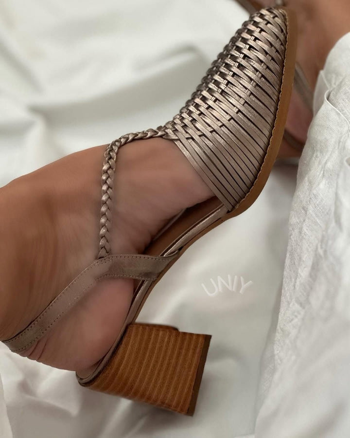 Sonja – Flätad sandal med spetsig tå