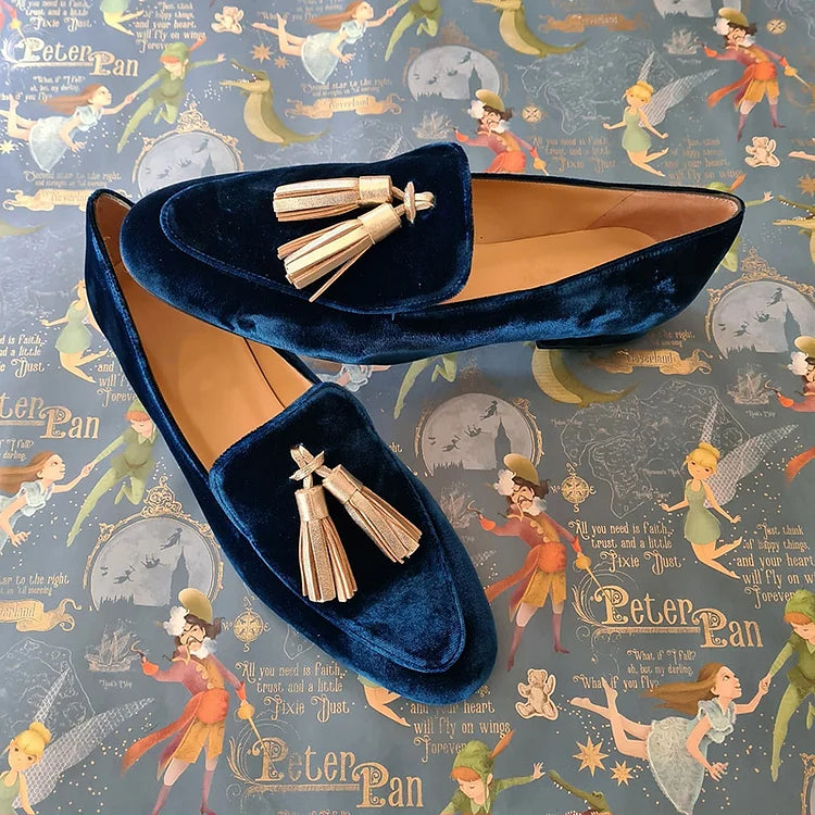 Hedvig – Eleganta loafers i midnattsstil med champagnefärgade tofsar