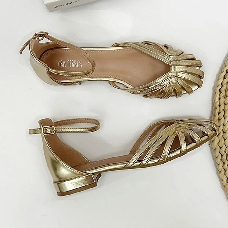 Yvonne – Eleganta sandaler med flätade remmar