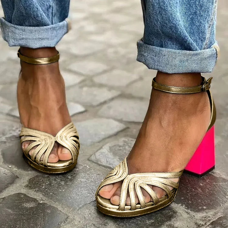 Vivi – Sandalklack med cutout och ankelbandet