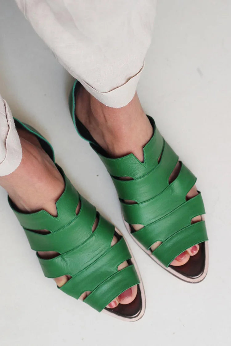 Elin – Slip-on sandal med cut-out detaljer