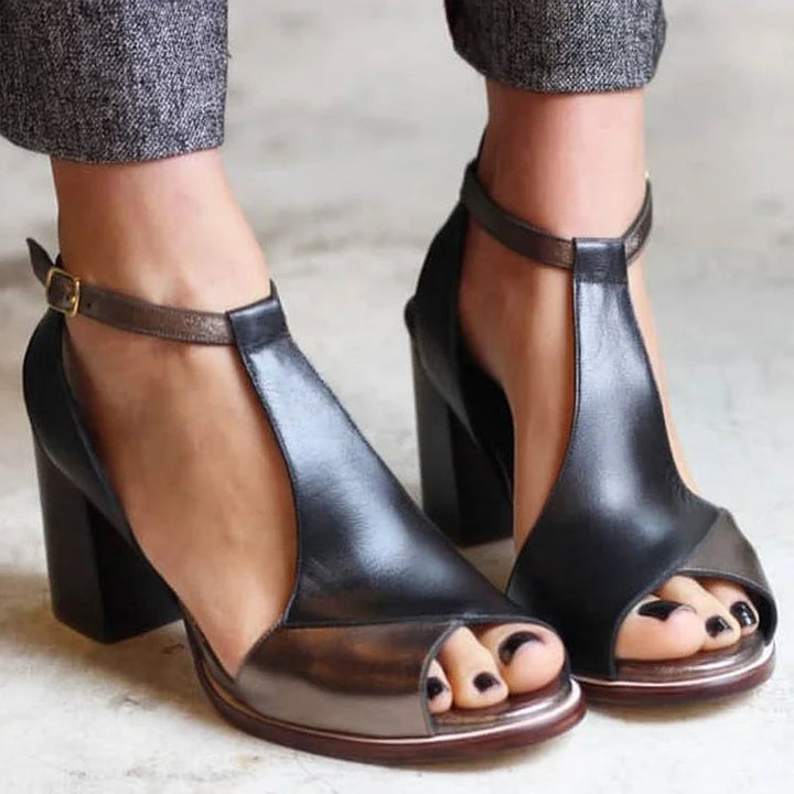 Frida – Klacksandal med peep toe och ankelbandet