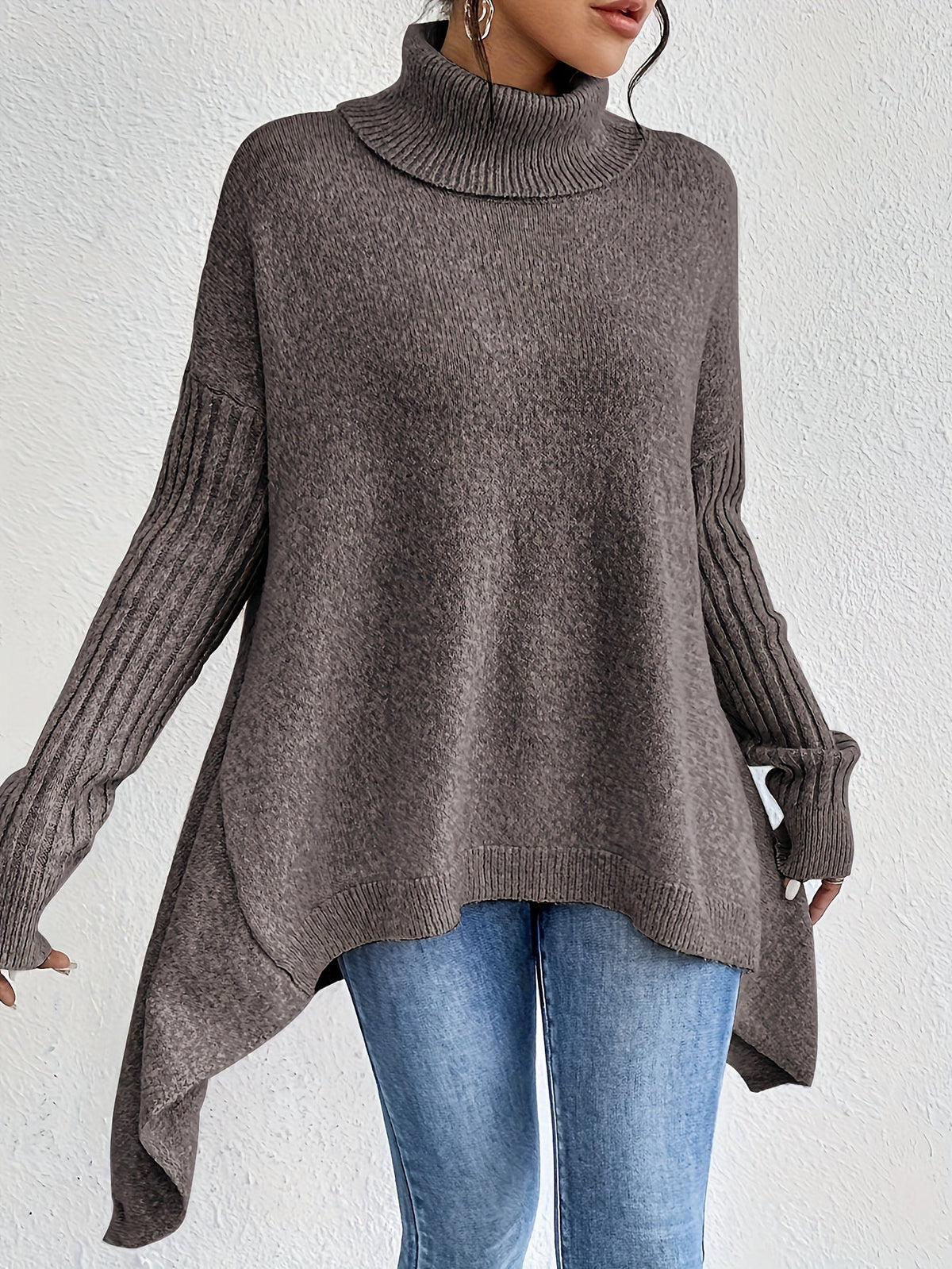 Elva – Oversized polotröja med asymmetrisk kant