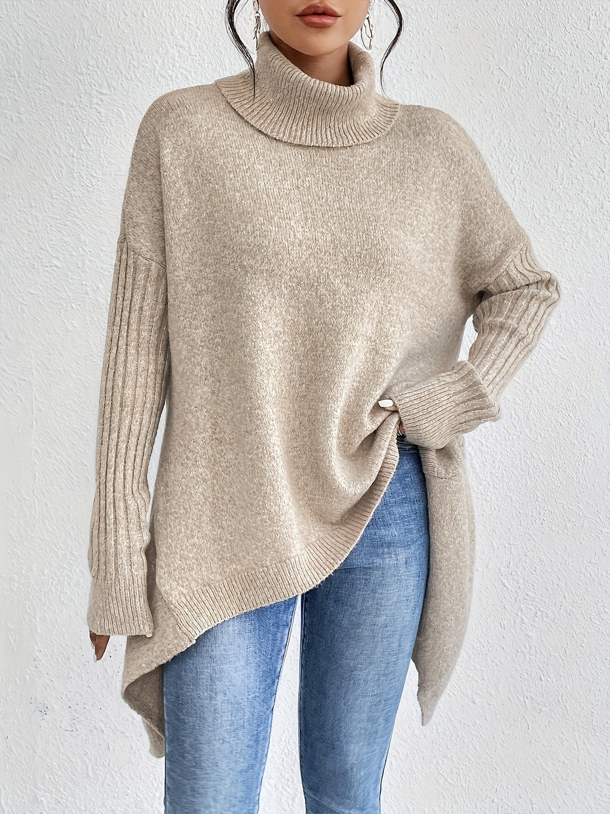 Elva – Oversized polotröja med asymmetrisk kant