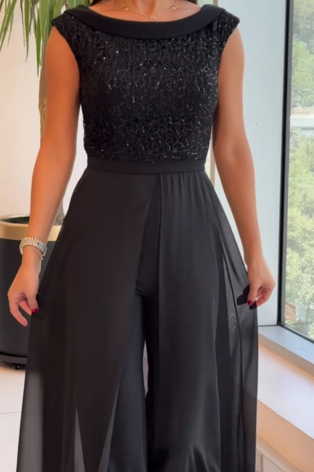 Margit – Festjumpsuit med chiffongkjol och paljetter
