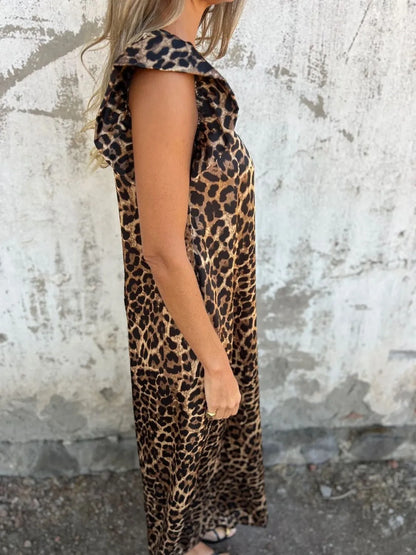 Linn – Ledig midiklänning med leopardmönster
